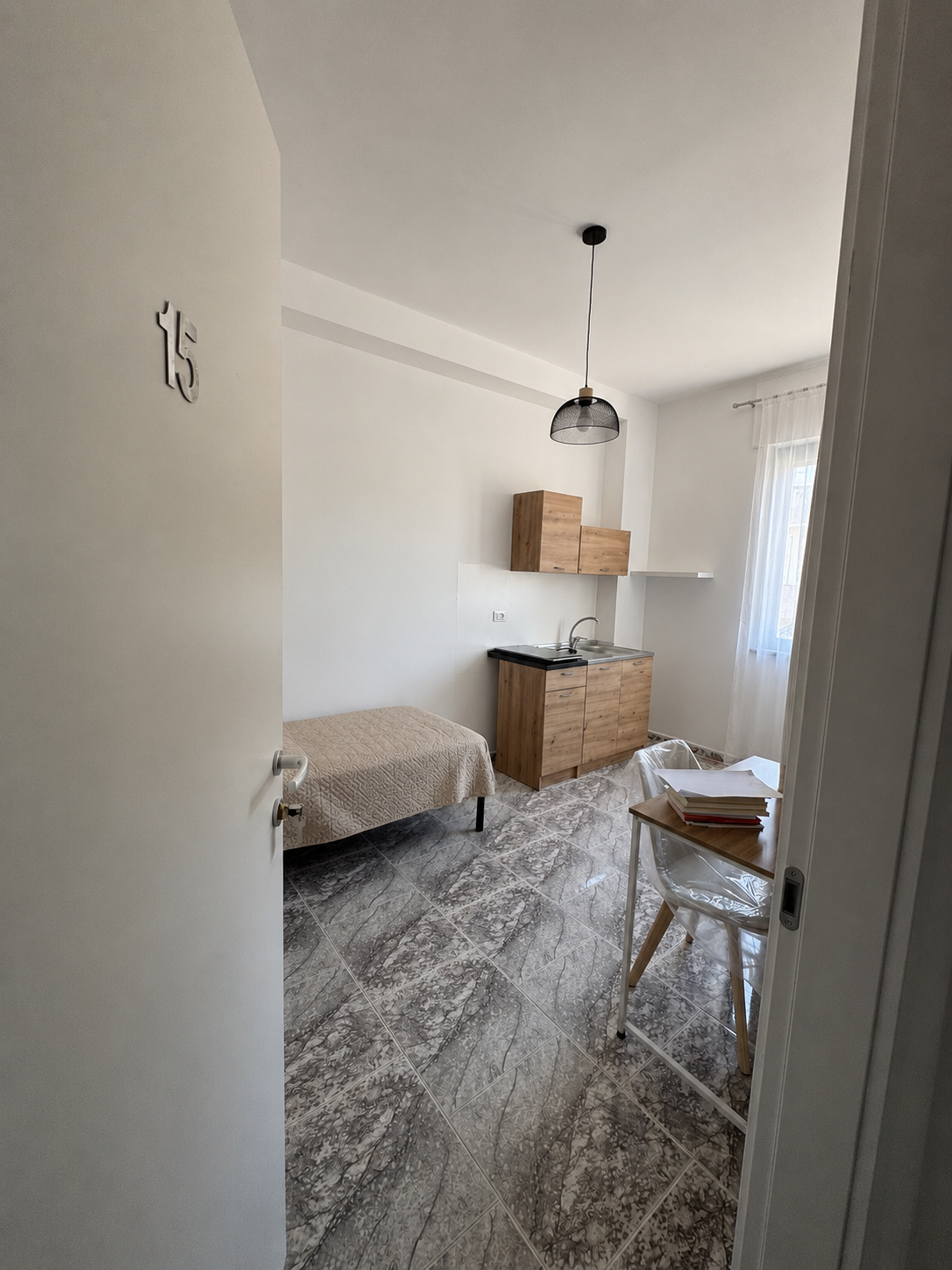 Camera 15 - Singola con finestra e bagno privato (1)